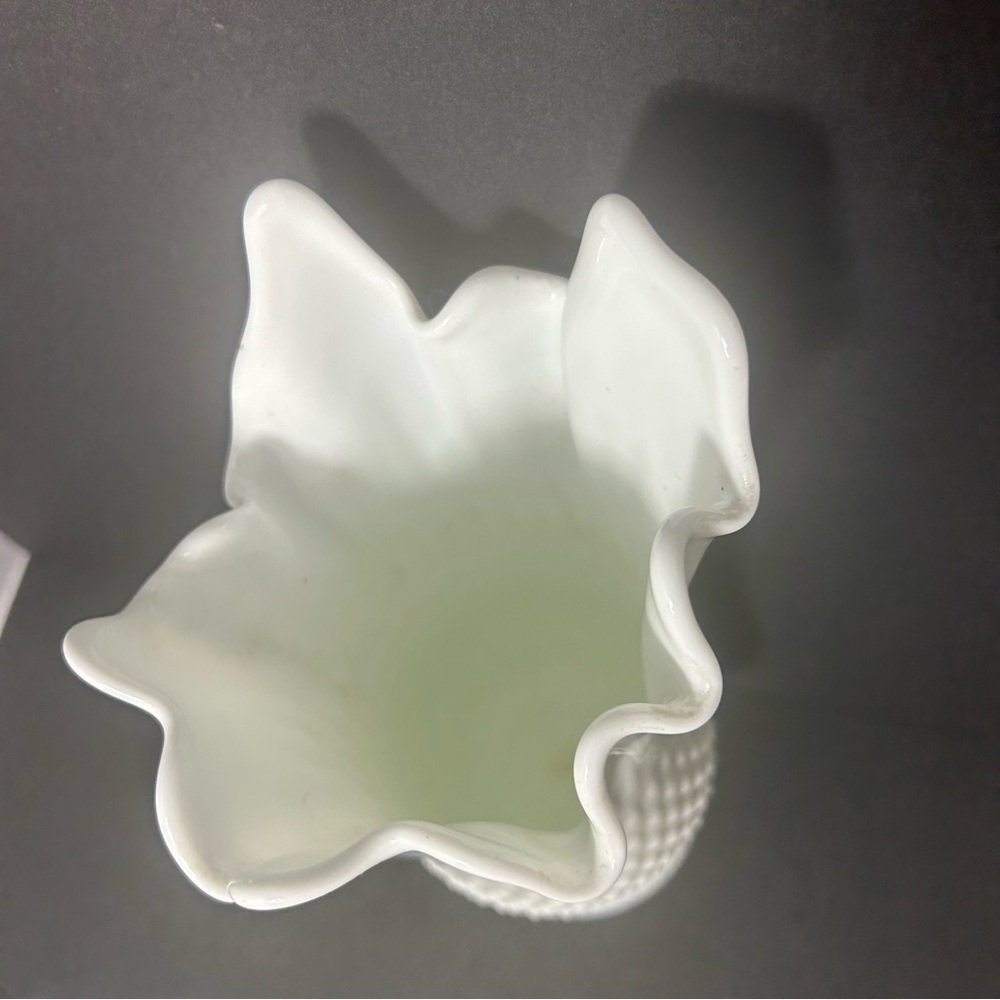 Vintage Large Fenton Hobnail Swung Vase White - Picture 4 of 5